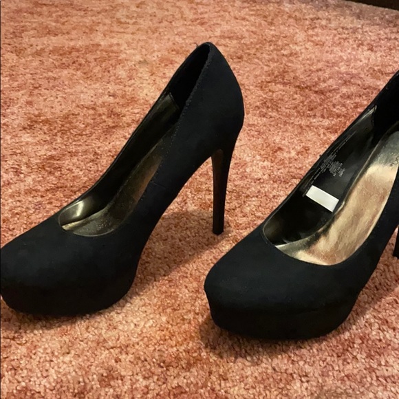 Heels - Picture 4 of 4